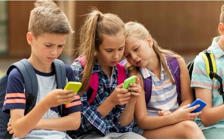 The Best Kids Phone Plans That Are Stupid Cheap & Super Convenient