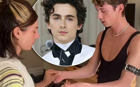 Troye Sivan holds a 'prayer circle' for Timothée Chalamet to be 'bi'