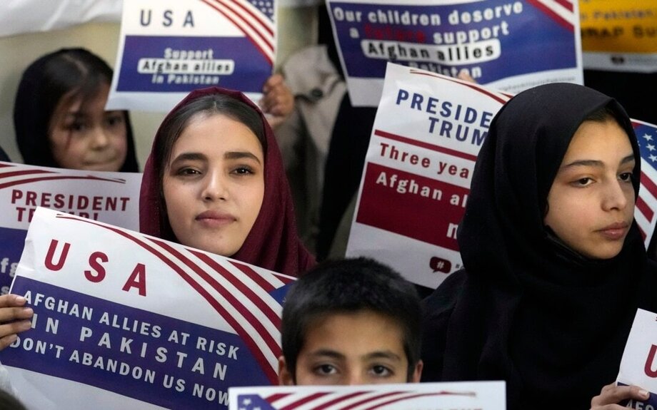 Le Pakistan fixe un délai à l'Occident pour relocaliser les réfugiés afghans