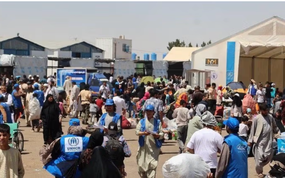 L'ONU suspend l'aide financière aux rapatriés afghans suite à l'interdiction imposée par les talibans au personnel féminin