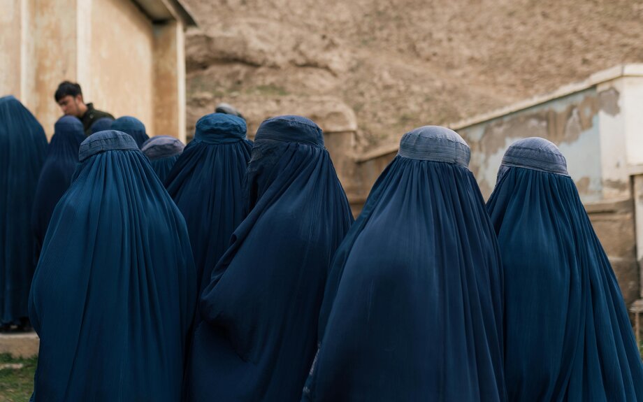 Séisme en Afghanistan: les secouristes ont aidé les hommes... mais pas les femmes