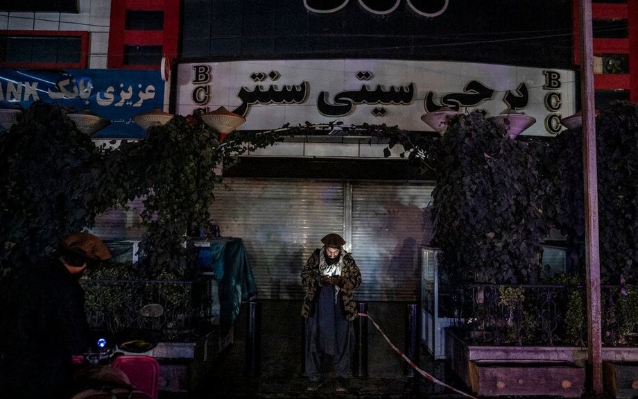 Au moins 10 combattants talibans tués dans une attaque contre un ministère à Kaboul, alors que les tensions avec le Pakistan s'intensifient