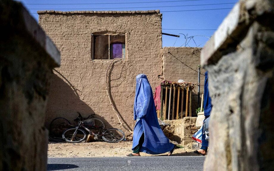 Les femmes afghanes se sentent oubliées par le monde après quatre années de « guerre » menée par les talibans contre leurs droits