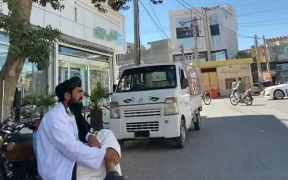 D'abord, les talibans ont paralysé leur vie réelle ; maintenant, la vie virtuelle des femmes afghanes est également menacée.