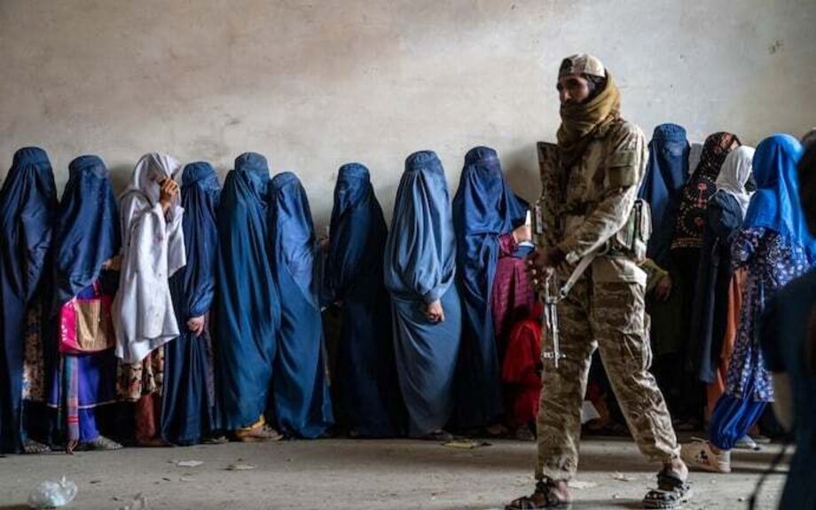 Exploiter l'aide aux femmes : dans les coulisses de la corruption du ministère du Trava...