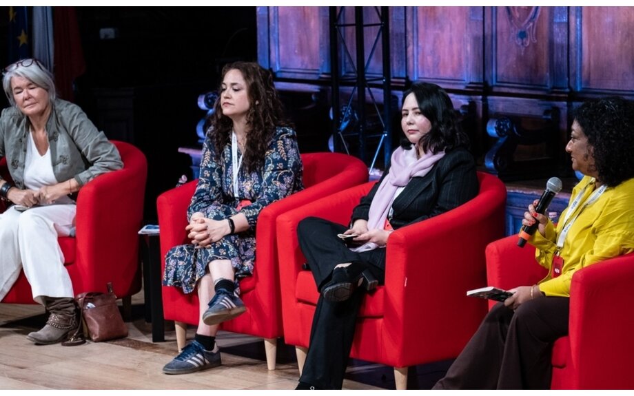 Les journalistes internationaux sont invités à redoubler d'efforts pour mettre en lumière le traitement infligé aux femmes afghanes par les talibans.