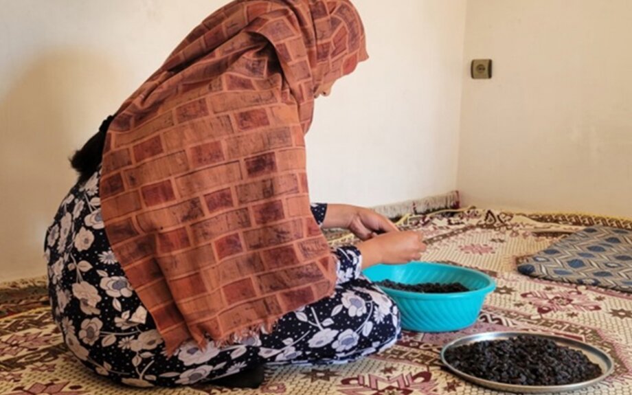 Prises au piège et sans choix, les femmes afghanes travaillent des heures épuisantes pour des salaires dérisoires