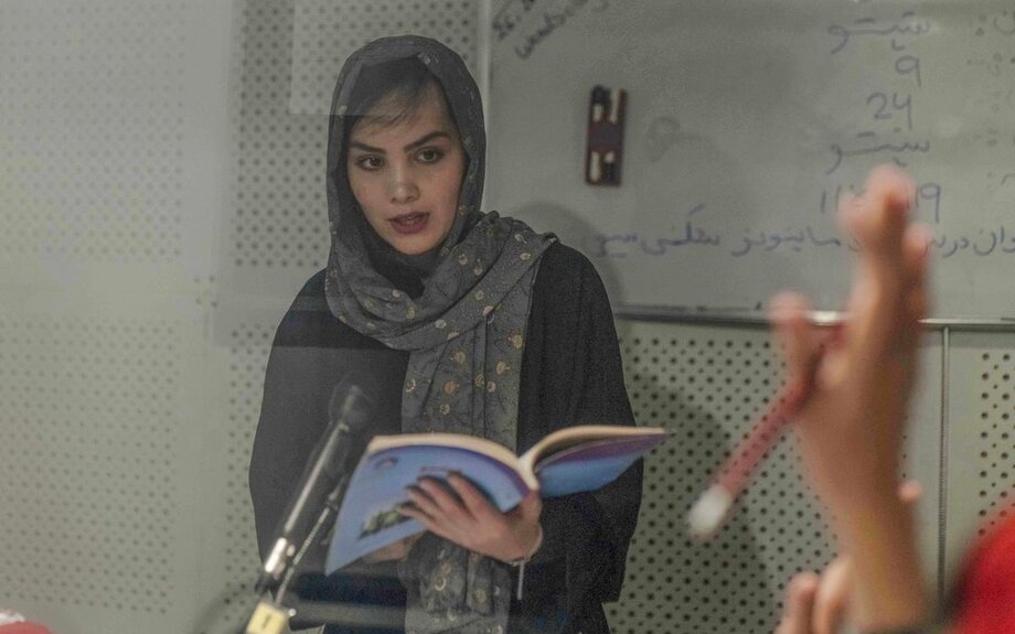 Les talibans suspendent Radio Begum : la voix des Afghanes est étouffée, et c’est dramatique