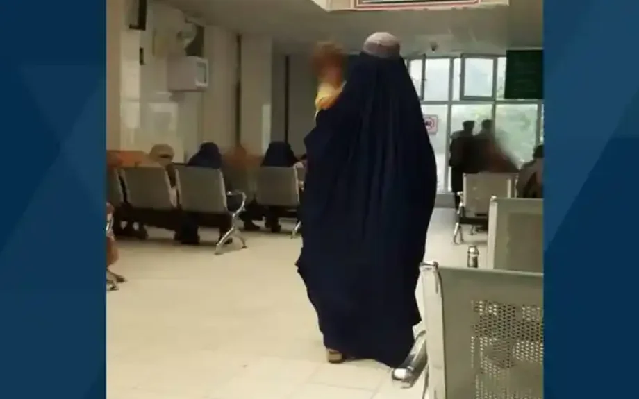 Les talibans interdisent la stérilisation des femmes afghanes, alors même que la mortalité maternelle augmente.