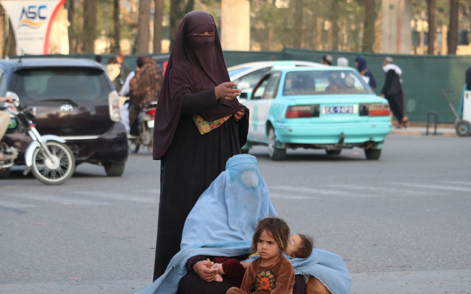 Les femmes afghanes sont encore plus durement touchées par la répression accrue des talibans sur le port du hijab.