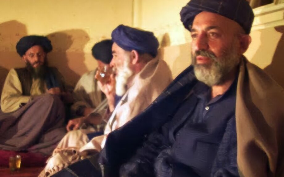  De « âne » à chef tribal : les secrets politiques et familiaux de l’ascension d’Hamid Karzaï chez les Popalzaï