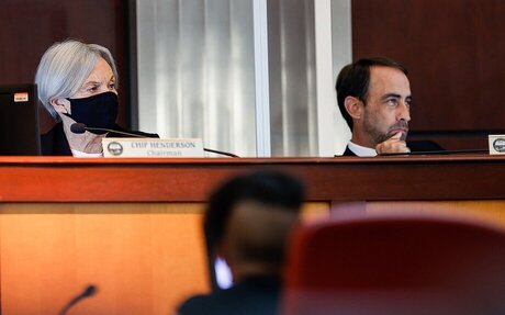 Chattanooga’s secret redistricting meetings violated open meetings law, judge finds