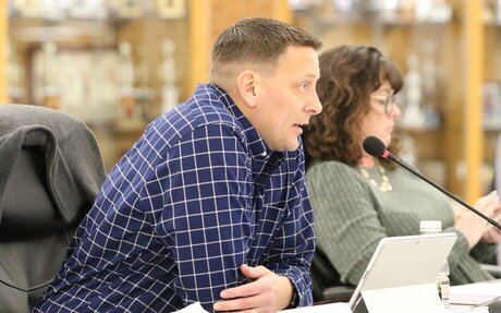 Board votes to resume broadcasting public comments