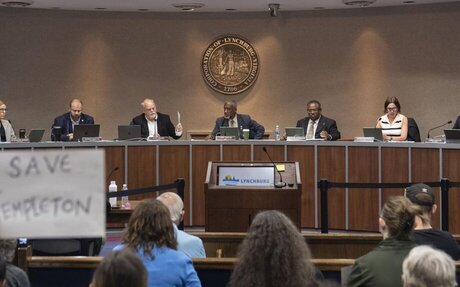 Proposed council rule changes target members leaving dais, non-residents