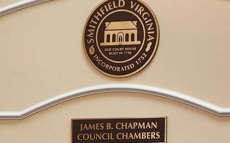 Town Council votes 6-1 to retain Riddick, renegotiate pay following billing discrepancy