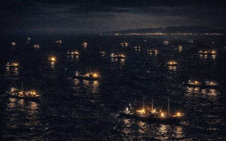 Miles de barcos pesqueros chinos se alinearon en formaciones inusuales cerca de Taiwán.