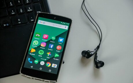 B2B cold-calling vs. social selling. Which strategy wins? #B2B